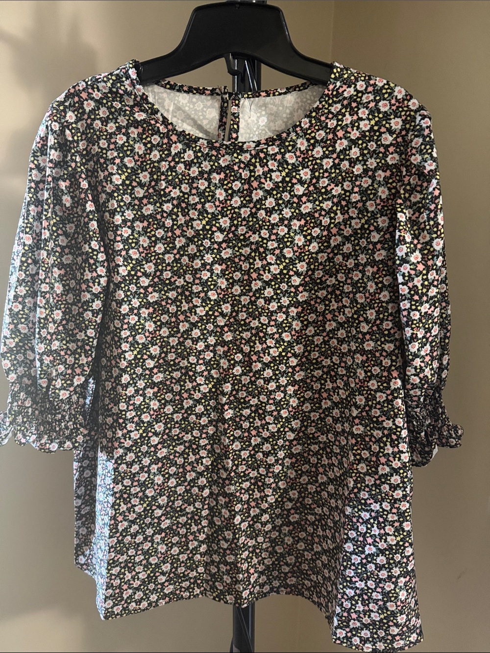 Black Floral Puff-Sleeve Blouse with Pink & White Daisies